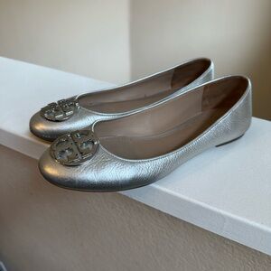 Tory Burch metallic silver flats size 7.5